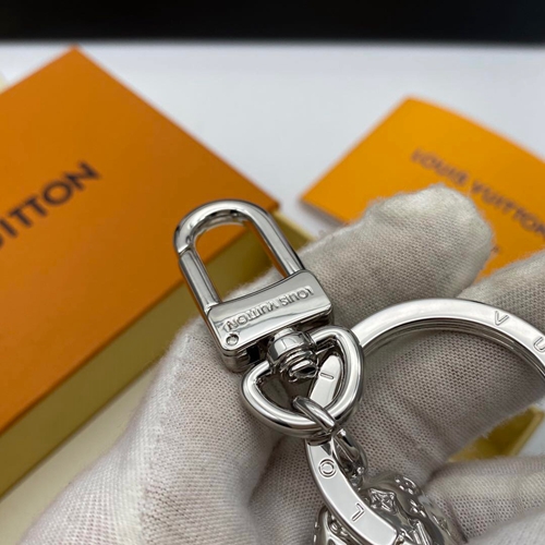 ブランドキーホルダー着用イメージ